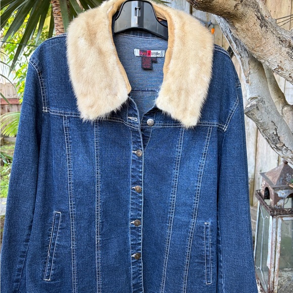 Mink Fur Collar Jazz Up A Coat For A Night Out - Picture 3 of 8